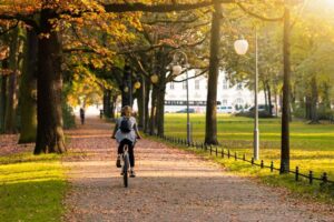 Radfahren im Tiergarten in Berlin